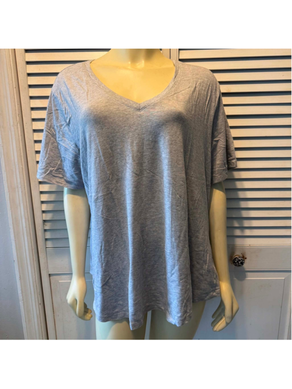Terra & Sky V-Neck Short Sleeve Women's Tee Grey Size 2X (20W-22W)